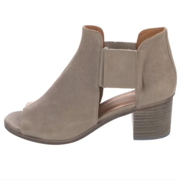 Coclico Neutral Tan Zephira Heeled Sandal Made in Spain Size 38 8 Stacked Heel - Picture 1 of 7